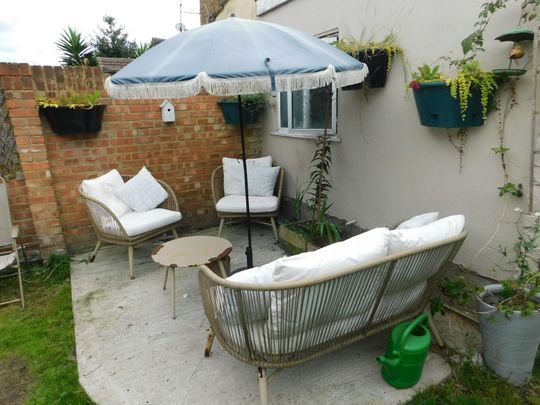 Terraced House to rent on - Photo 1