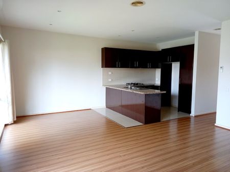 THREE BEDROOM TOWNHOUSE - Photo 3