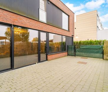 Gelijkvloers appartement met 2 slaapkamers, groot terras en parkeer... - Photo 6