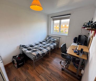 110 Bradshaw Road, Chichester - Photo 3