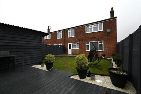 3 bedroom end of terrace house to rent - Photo 4