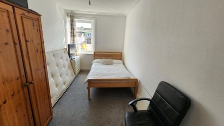 4 bedroom maisonette to rent - Photo 5