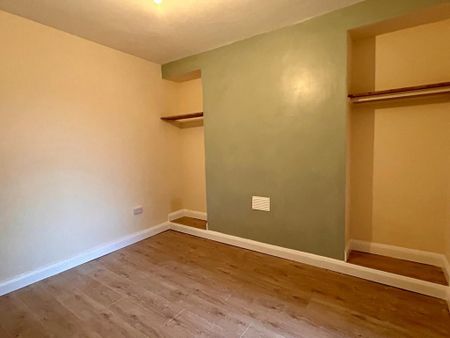 3 bedroom end of terrace house to rent - Photo 2