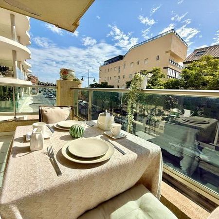 Alquiler de piso en Avenida Carvajal - Foto 1