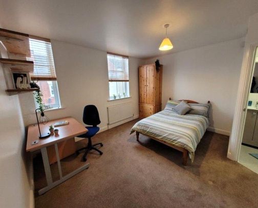 4 bedroom property to rent - Photo 1