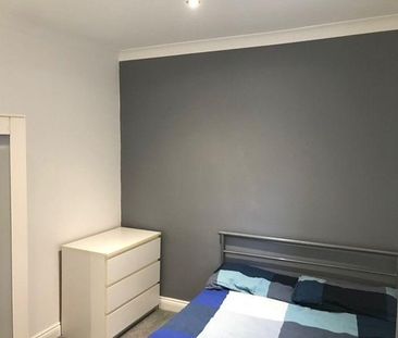 5 bedroom detached house to rent - Photo 2