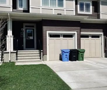 Partially Furnished 3 bedroom Townhouse | Carringham Wy NW, Calgary - Photo 1