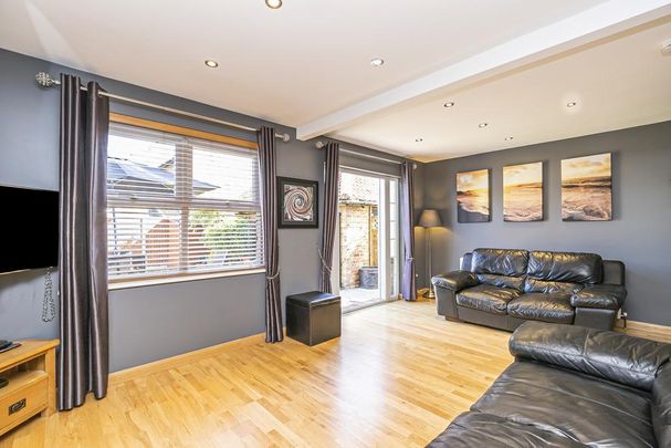 5 bedroom semi-detached house to rent - Photo 1