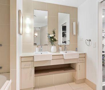 Furnished Corner Apartment in Cairns One – Light, Space & Lifestyle! - Photo 6