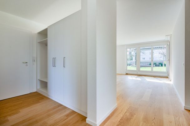 Beautiful ground floor apartment with seating area and sun blinds - Photo 1