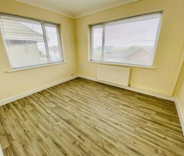 Bungalow to rent on - Photo 1