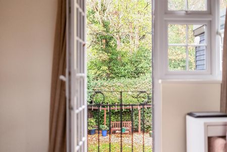 4 bedroom semi-detached house to rent - Photo 5