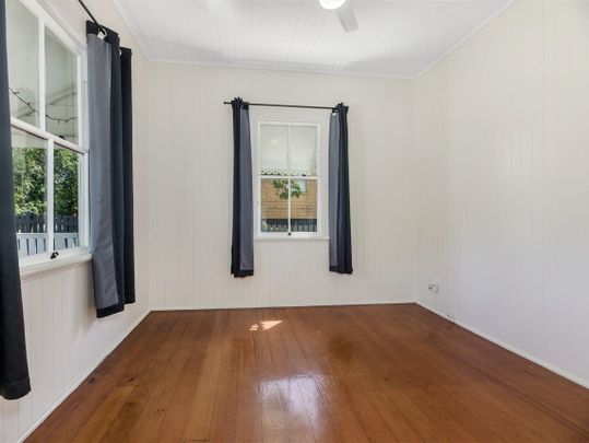 42 Thompson Street, Silkstone QLD 4304 - House For Rent | Domain - Photo 1