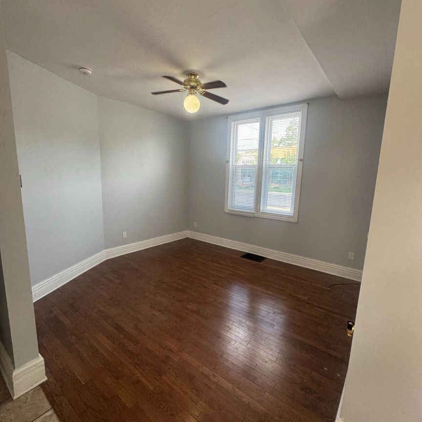 28 OXFORD Street E #A - Photo 1