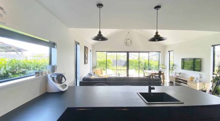 EDGEWARE - 3 BEDROOMS, 2 BATHROOMS, HEATPUMP, SINGLE GARAGE - Photo 4