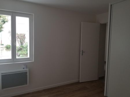 Location Appartement 2 pièces 39m² ST MAUR DES FOSSES 94210 - Photo 2