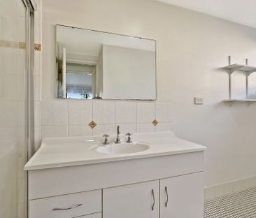 Quiet Cul-de-sac Living - Photo 4