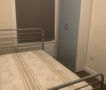 Room in a Shared House, Killyon Terrace, SW8 - Photo 2