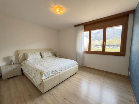 Casa unifamiliare di 7.5 locali con giardino privato e 2 posteggi - Foto 2