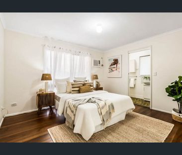 A Bright, Stylish Haven in Prime Petrie Location! - Photo 5