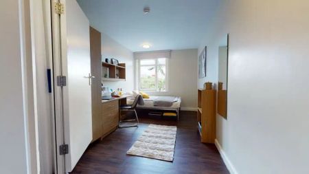 Silver En Suite - Photo 2