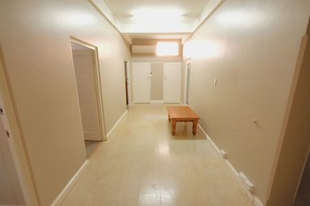 3 Bedroom Apartment - Photo 4