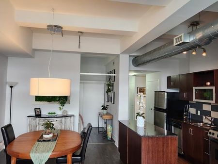 Two bedroom condo with Parking Toronto - Photo 4