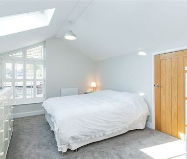 **Electricity included in the rent**Recently converted detached bar... - Photo 5