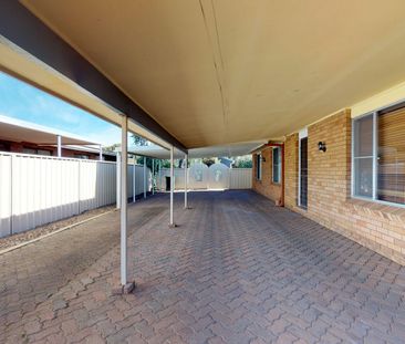 FAMILY HOME LOCATED IN NORTH DUBBO - Photo 4