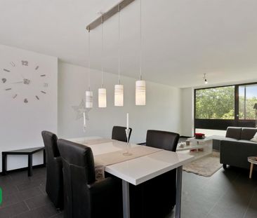 Ruim appartement met 2 slaapkamers op de 2de verdieping met terras. - Photo 3