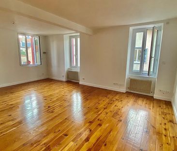 Location / Duplex - Photo 3