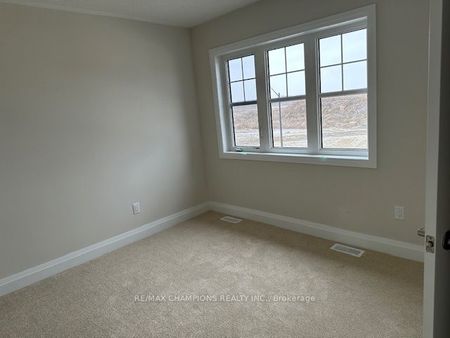 Townhouse For Lease | S8128184 - Photo 2