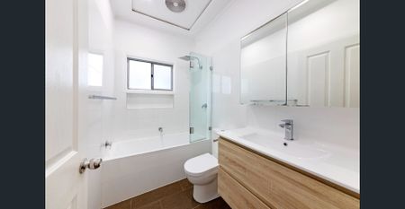 Air-Conditioned Four-Bedroom Family Home with Two Bathrooms and a Single Garage! - Photo 5