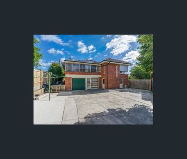 Double Brick Corner Property Prime Location within Balwyn High Zone! - Photo 5