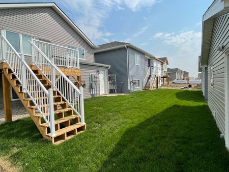 3 Bedroom Upper Unit In Aspen Ridge - Photo 3