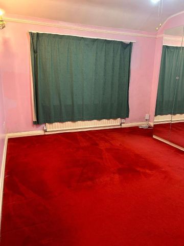 4 bedroom semi-detached house to rent - Photo 3