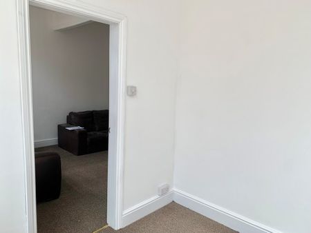 Flat 2D, Nottingham, NG10 - Photo 3