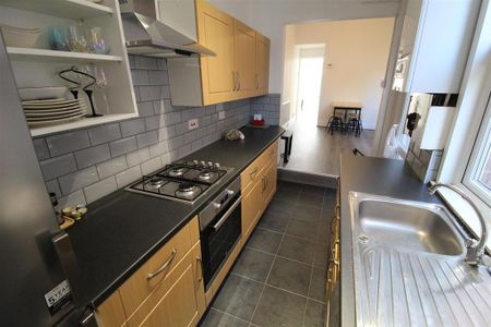 4 bedroom terraced house to rent - Photo 4