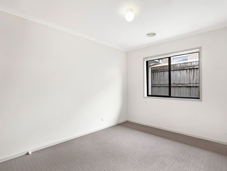 This home needs a new family - Photo 3