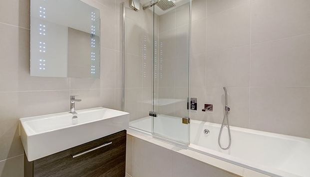 Fulham Road - Photo 1