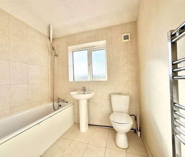 Ashford Avenue, Hayes, UB4 - Photo 3