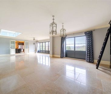 An impressive family home in a beautiful woodland setting with love... - Photo 2