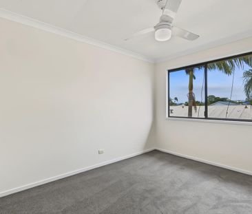 Spacious Benowa Home with Study & Room to Move - Photo 5