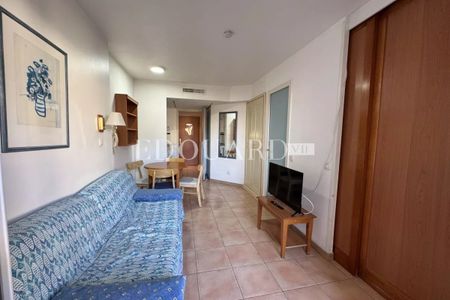 Deux pièces meublé avec terrasse, au quatrième étage d'un immeuble modern dans le centre de Menton - Photo 4