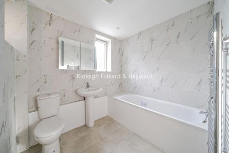 3 bedroom flat to rent - Photo 4