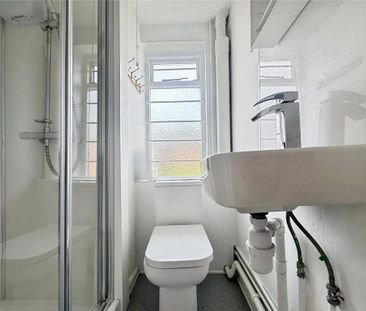 4 bedroom end of terrace house to rent - Photo 6
