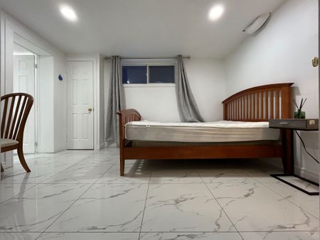 For Lease - 80 Mosedale Cres Crescent Unit# Master Bedroom, Toronto, Ontario - Photo 3