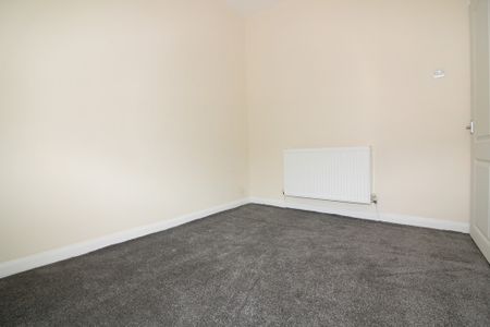 2 Bedroom Mid Terraced House - Photo 2