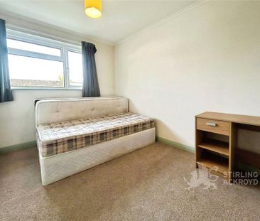 4 bedroom end of terrace house to rent - Photo 3