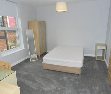 4 bedroom terraced house to rent - Photo 5